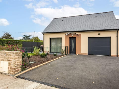 Holiday Home Clos Miroir by Interhome House in Cancale