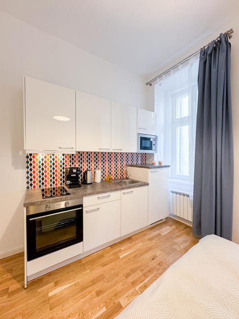 Bed, Kitchen or kitchenette, Bedroom