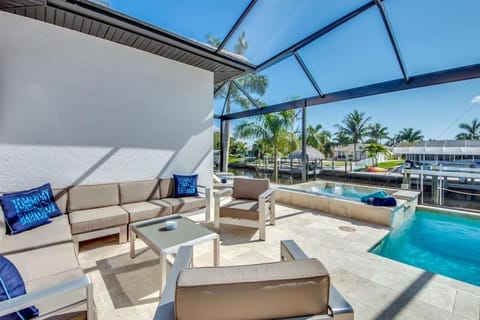 Villa Aesthetic by CoralVilla - elegant with pool Villa in Cape Coral