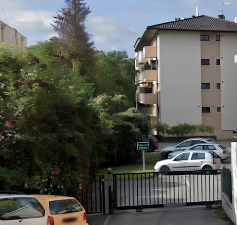 Property building, Street view, Parking