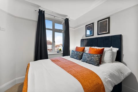 Stylish Boutique Abode- Sleeps 11 House in Bristol