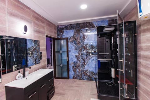 Plum Royal Estates - Penthouse Suite Apartment in Greater Accra Region, Ghana