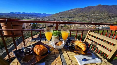 Balcony/Terrace, Food and drinks, Mountain view, Breakfast