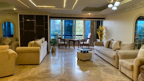 شقه مميزه تطل علي النيل في البحر الاعظم Apartment in Cairo