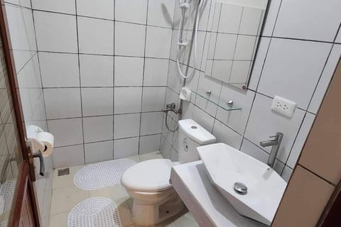 Kuya and Kambals Staycation 2 BR 2Bath Apartment in Quezon City