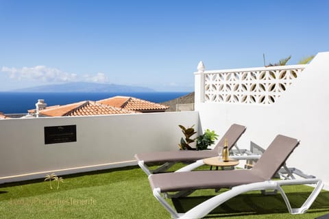 Chalet Yulian House in Costa Adeje