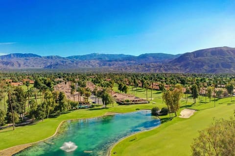 Stunning 2BD 3BA Private hot tub 36 pools BBQ House in Rancho Mirage