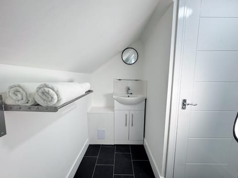 Newport 2BR Modern Ensuite Loft Middlesbrough Centre Apartment in Middlesbrough