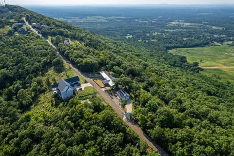 Magnificent Lake & City Views, Hot Tub Villa in Garland County