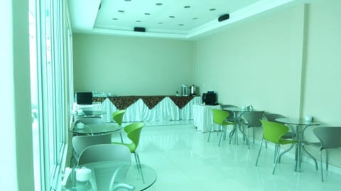 Restaurant/places to eat, Banquet/Function facilities