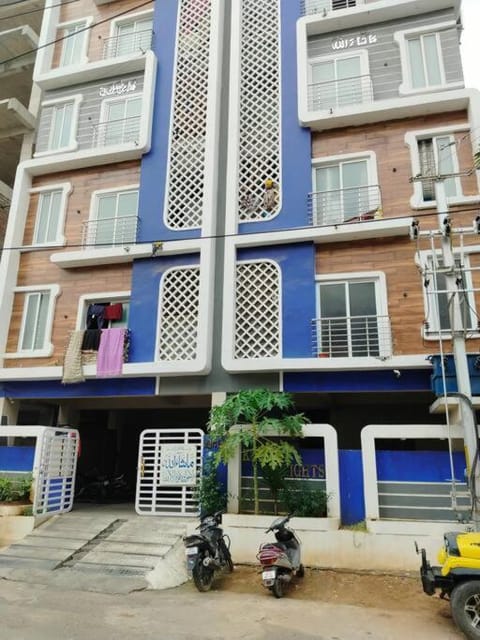 Spacious 3BHK Suites in Chandrayangutta by Skyline Homestays Apartment in Hyderabad