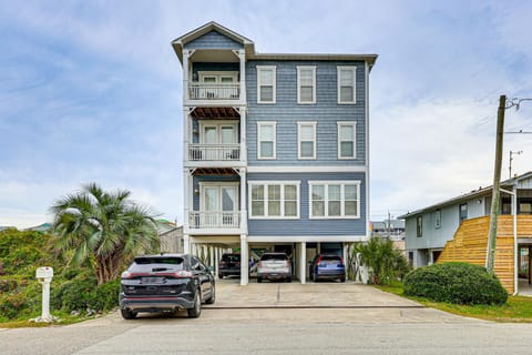 Walk to Beach Coastal Carolina Home with Decks! Apartment in Carolina Beach