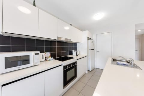 3-Bed Unit with Pool & Gym by Bush & Beach Apartment in Buderim