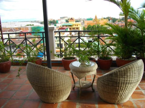Lux Riverside Hotel & Apartment Hotel in Phnom Penh Province