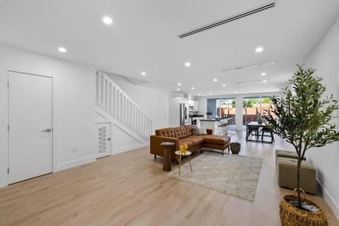 Up to 12 guests! Modern Villa near Wynwood 29! Villa in Miami