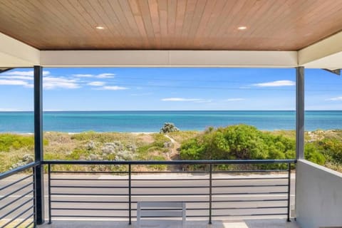 Beachfront Escape Busselton House in Busselton