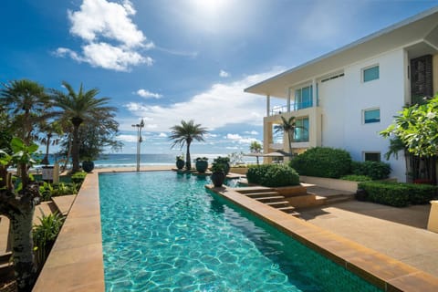 Property building, Patio, Day, Natural landscape, Garden, Garden view, Pool view, Sea view, Swimming pool, Swimming pool, sunbed