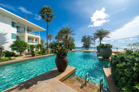 Property building, Patio, Spring, Day, Natural landscape, Garden, Garden view, Pool view, Sea view, Swimming pool, Swimming pool, sunbed