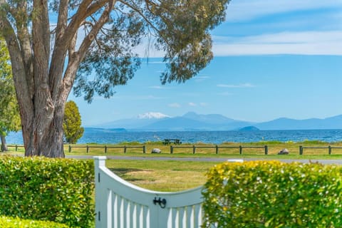 Nearby landmark, Spring, Day, Natural landscape, Garden, Garden view, Lake view, Mountain view