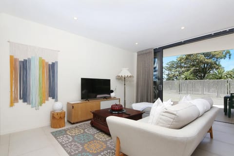 Communal lounge/ TV room, TV and multimedia, Living room, Seating area, Evening entertainment