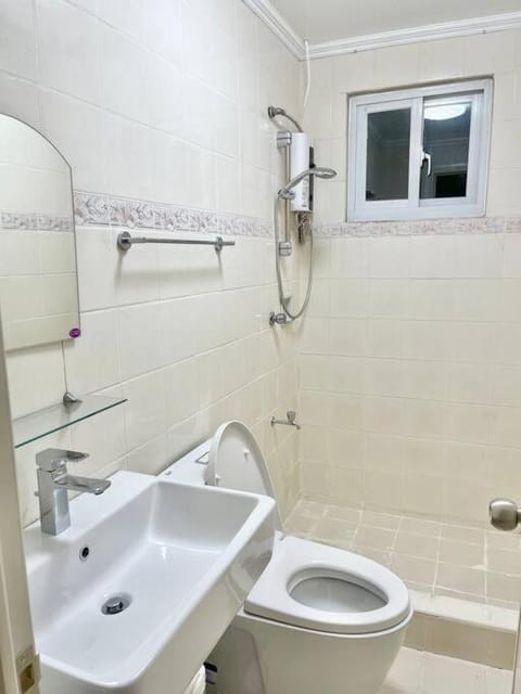 SPACIOUS Prime Location with FREE Parking Apartment in Iloilo City