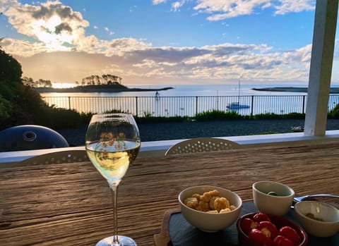 View (from property/room), Balcony/Terrace, Dining area, Sea view