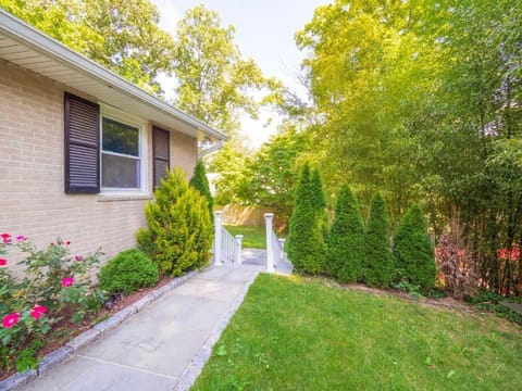 New Canaan's Downtown Retreat Apartment in New Canaan