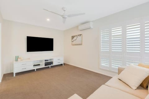 Casuarina Calm - Beach House with Pool by uHoliday House in Tweed Heads