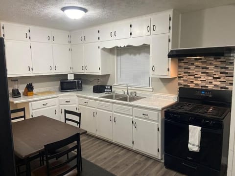 Kitchen or kitchenette, Dining area, oven, stove, toaster