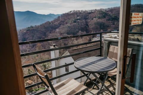 Balcony/Terrace, Mountain view