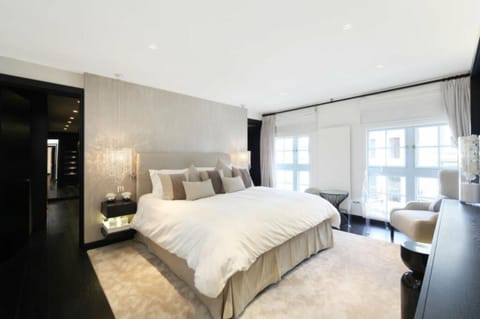 Super Luxury High Ceiling in St Peter Apartment in London Borough of Lewisham