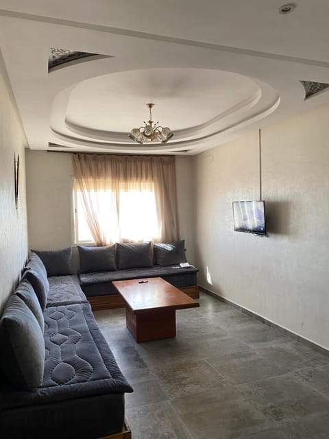 TV and multimedia, Living room, Seating area, Evening entertainment