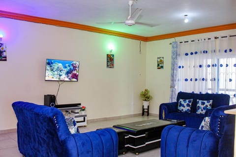 Communal lounge/ TV room, TV and multimedia, Seating area, Evening entertainment