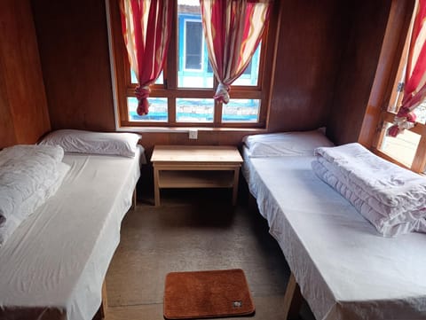 Ghangchempo Guest House,kyanjin gompa Bed and Breakfast in Bagmati Province, Nepal