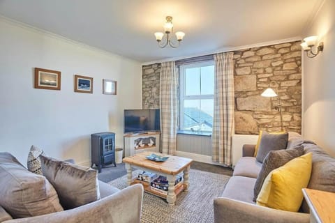 Cosy Flat Sea Views Short Walk to Shops & Pub Apartment in Sennen