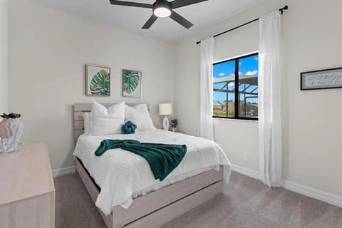 Villa Serenity by CoralVilla - newly built on water Villa in Cape Coral