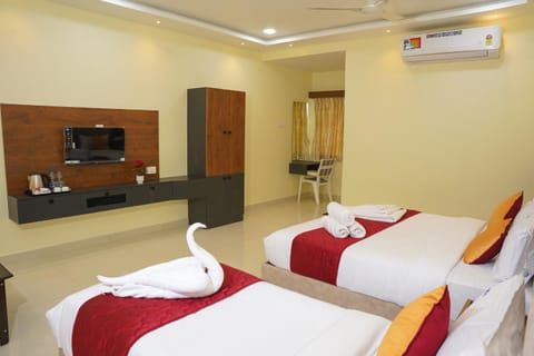 Bed, Photo of the whole room, Bedroom, air conditioner