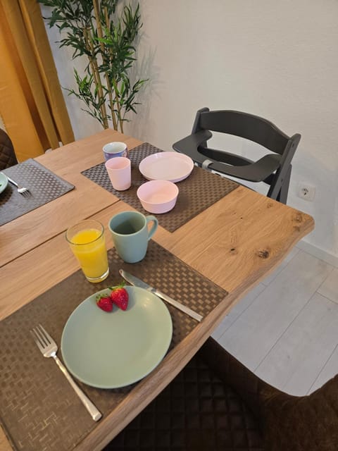 Dining area, Breakfast, children