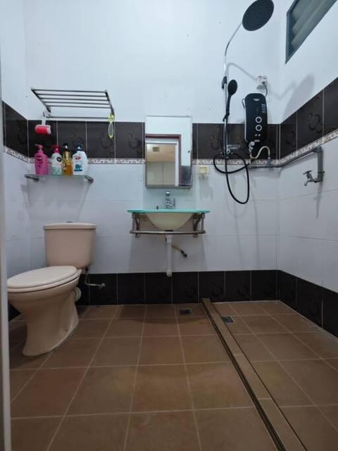 IlhamD' Homestay Kulim 5 Bedroom with 3 Toilet House in Penang