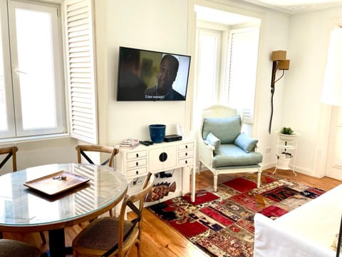 Bright and spacious three bedroom apt in the heart of Lisbon Wohnung in Lisbon