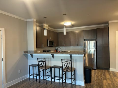 Kitchen or kitchenette, Dining area, oven, pet friendly, stove