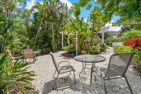 Longboat Key Beach House Beauty With Peek-a-views Casa in Longboat Key