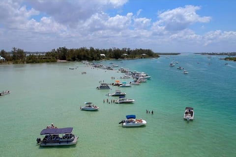 Longboat Key Beach House Beauty With Peek-a-views Casa in Longboat Key