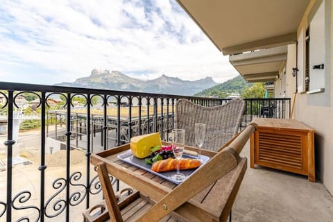 Au pied du Télécabine, Piscine l'été, Village Apartment in Saint-Gervais-Bains