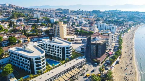 Property building, Day, Neighbourhood, Natural landscape, Bird's eye view, Beach, Sea view, Location