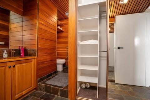 Bathroom, wardrobe