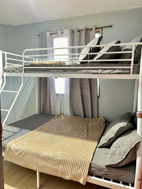 Bed, Photo of the whole room, Bedroom, bunk bed