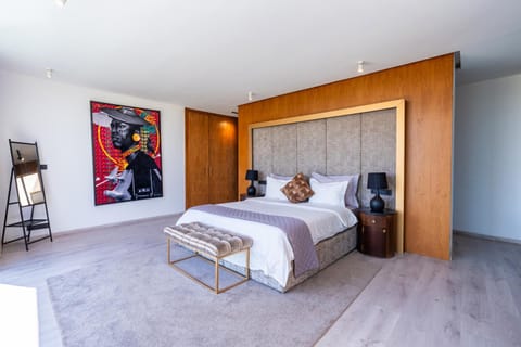 Bed, Photo of the whole room, Decorative detail, Bedroom, wardrobe