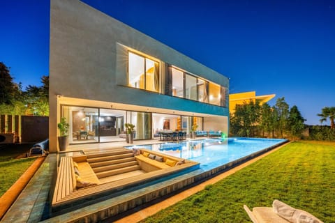 Property building, Patio, Day, Night, Natural landscape, Garden, Garden view, Pool view, Swimming pool, sunbed