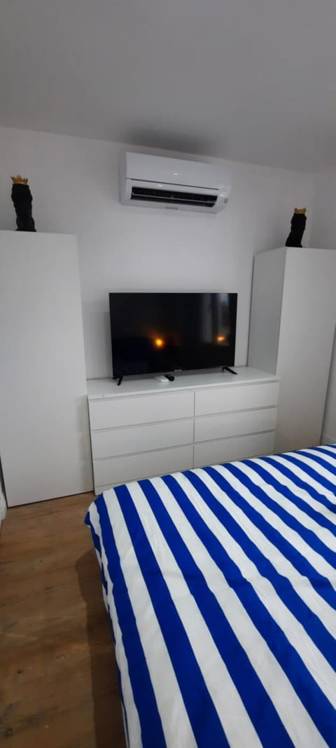 Appartement chaleureux 50m2 hypercentre Apartment in Portbail